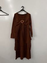 Leila - Vestido en capas con decoración de anillo de corazón